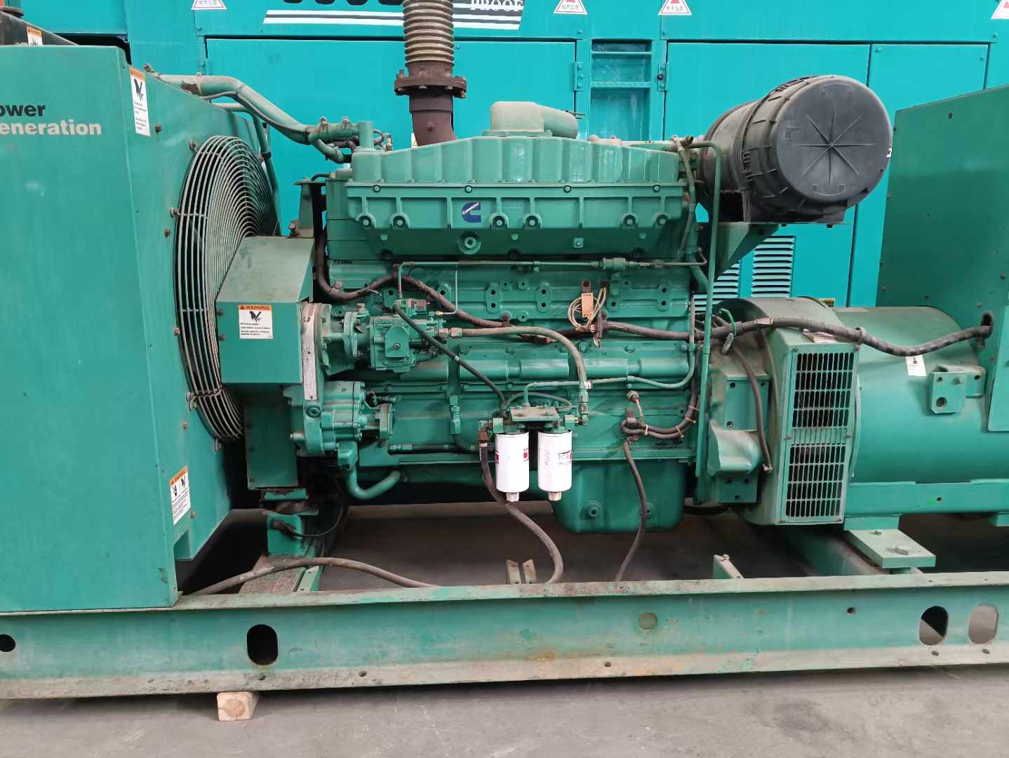 大关过载会对 600kW 柴油发电机组造成哪些损害？