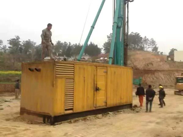 大关如何判断水冷式机油散热器密封件是否需要更换？